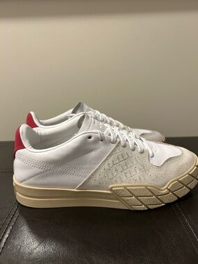 Women’s Leather Puma sneakers Size 8